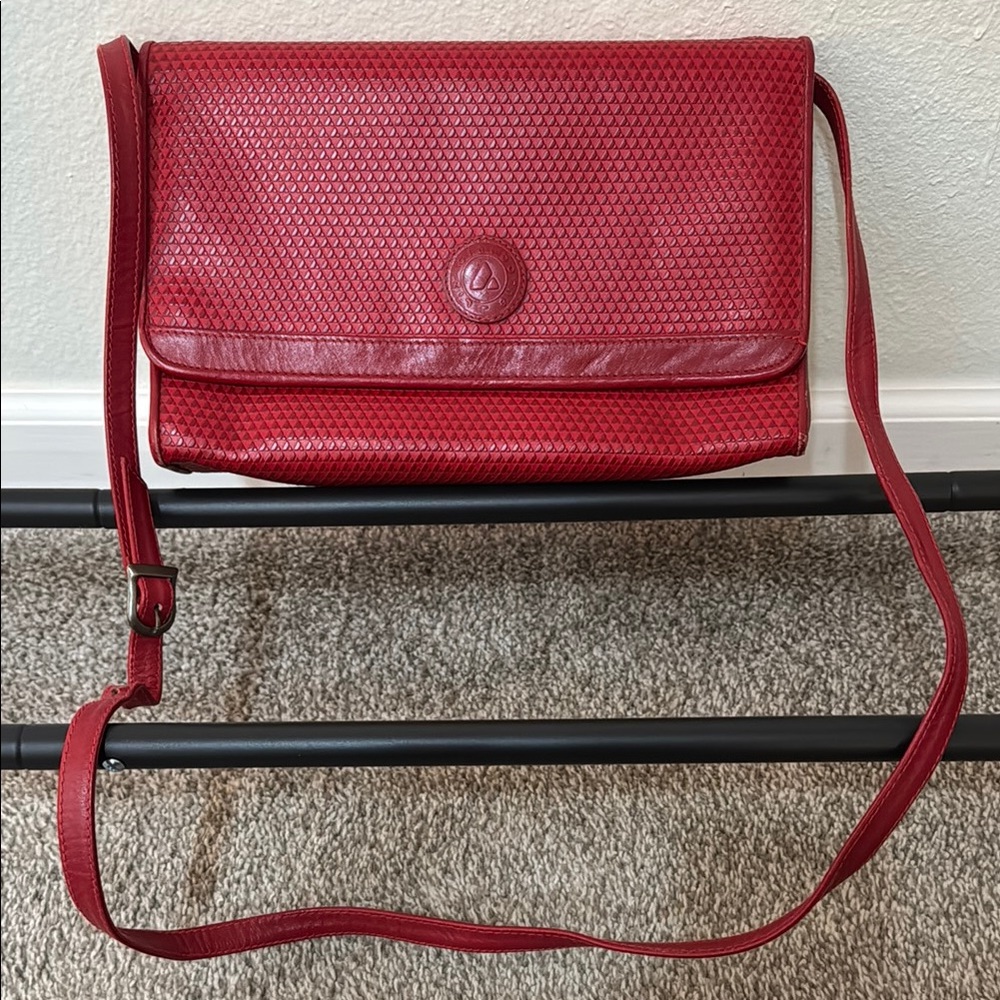 Liz Claiborne Red Crossbody Bag with Textured Leather and Thin Strap